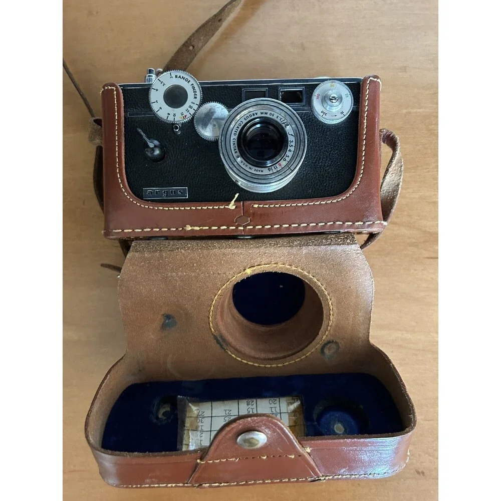 Vintage Argus C3 35mm Film Camera w/Leather Case Untested